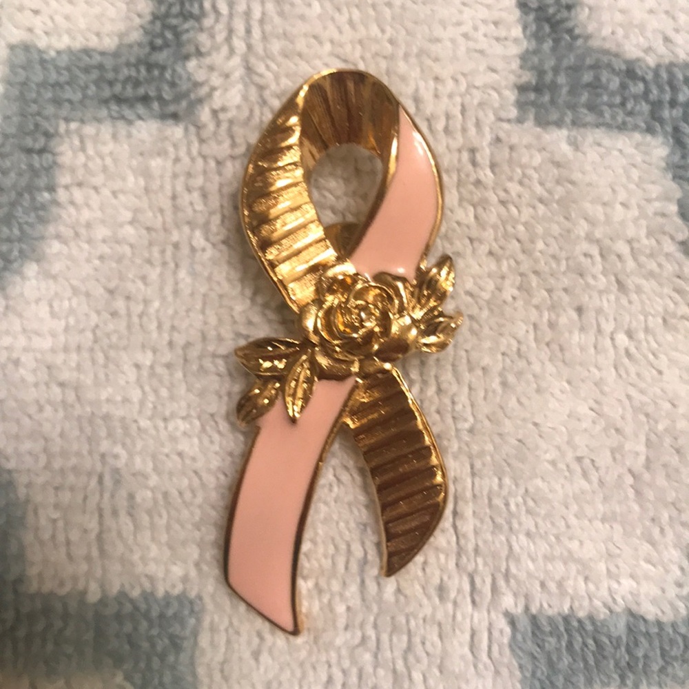 🌺 Avon Breast Cancer Ribbon Pin
